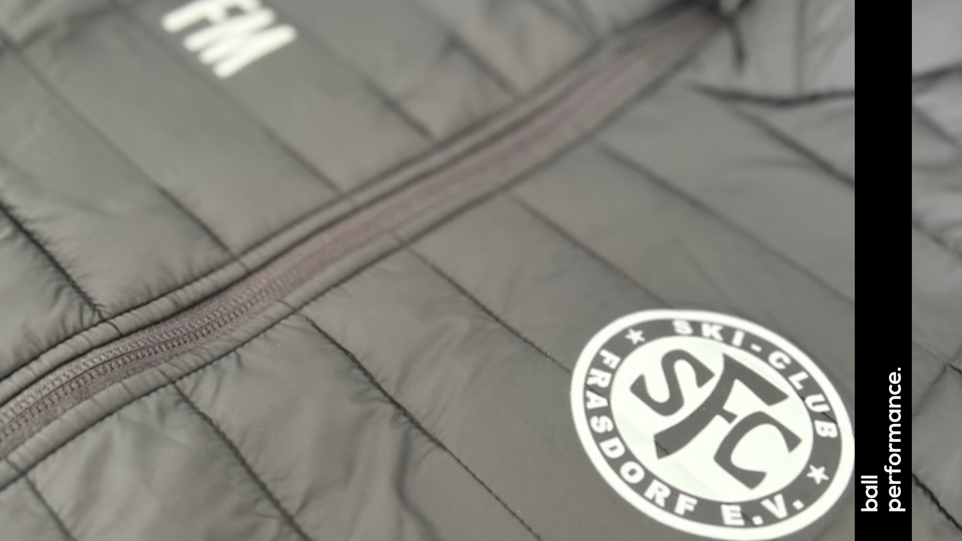 Neue Westen und Steppjacken für den SC Frasdorf